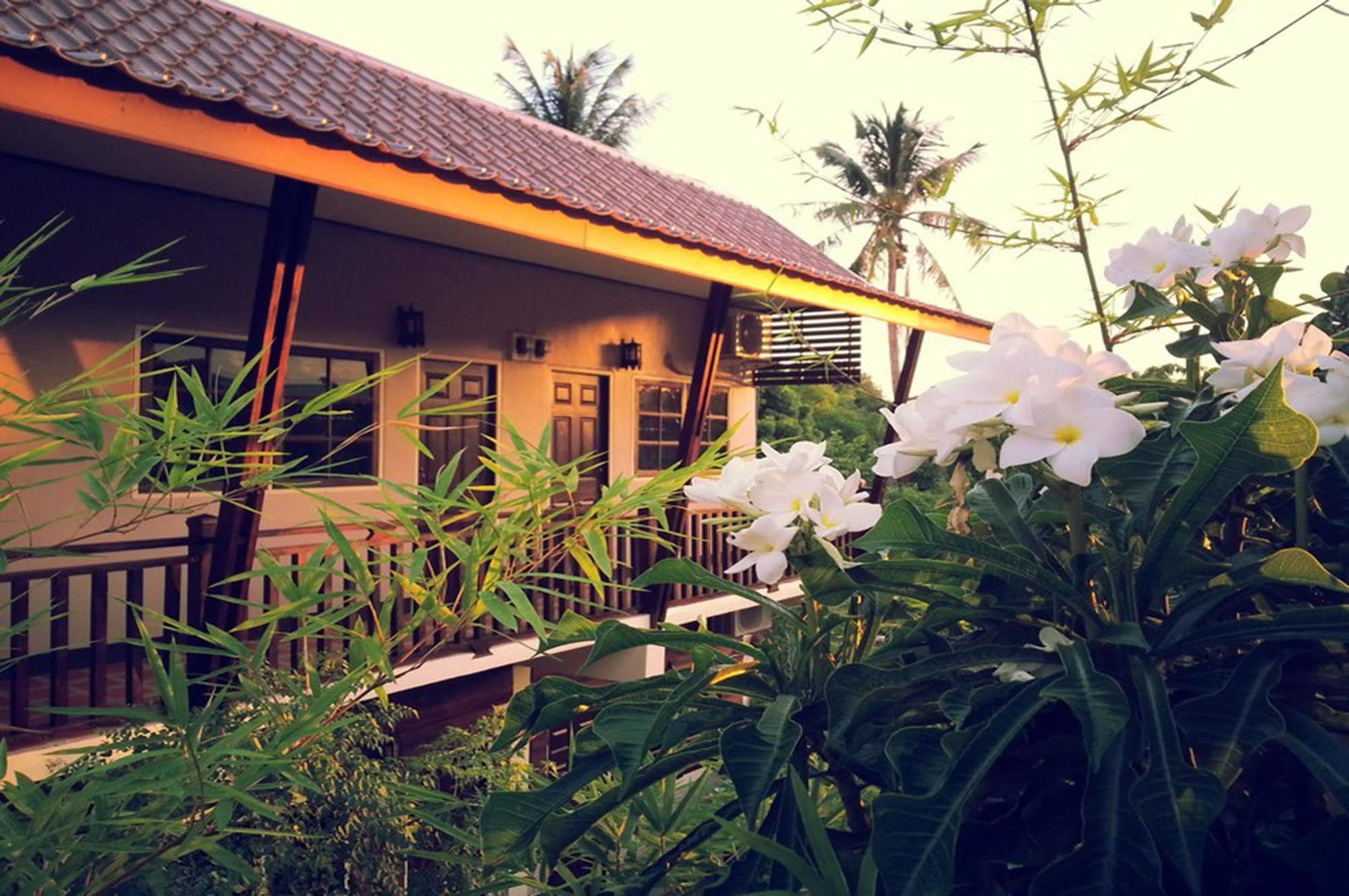 The Outside Inn Ubon Ratchathani Dış mekan fotoğraf
