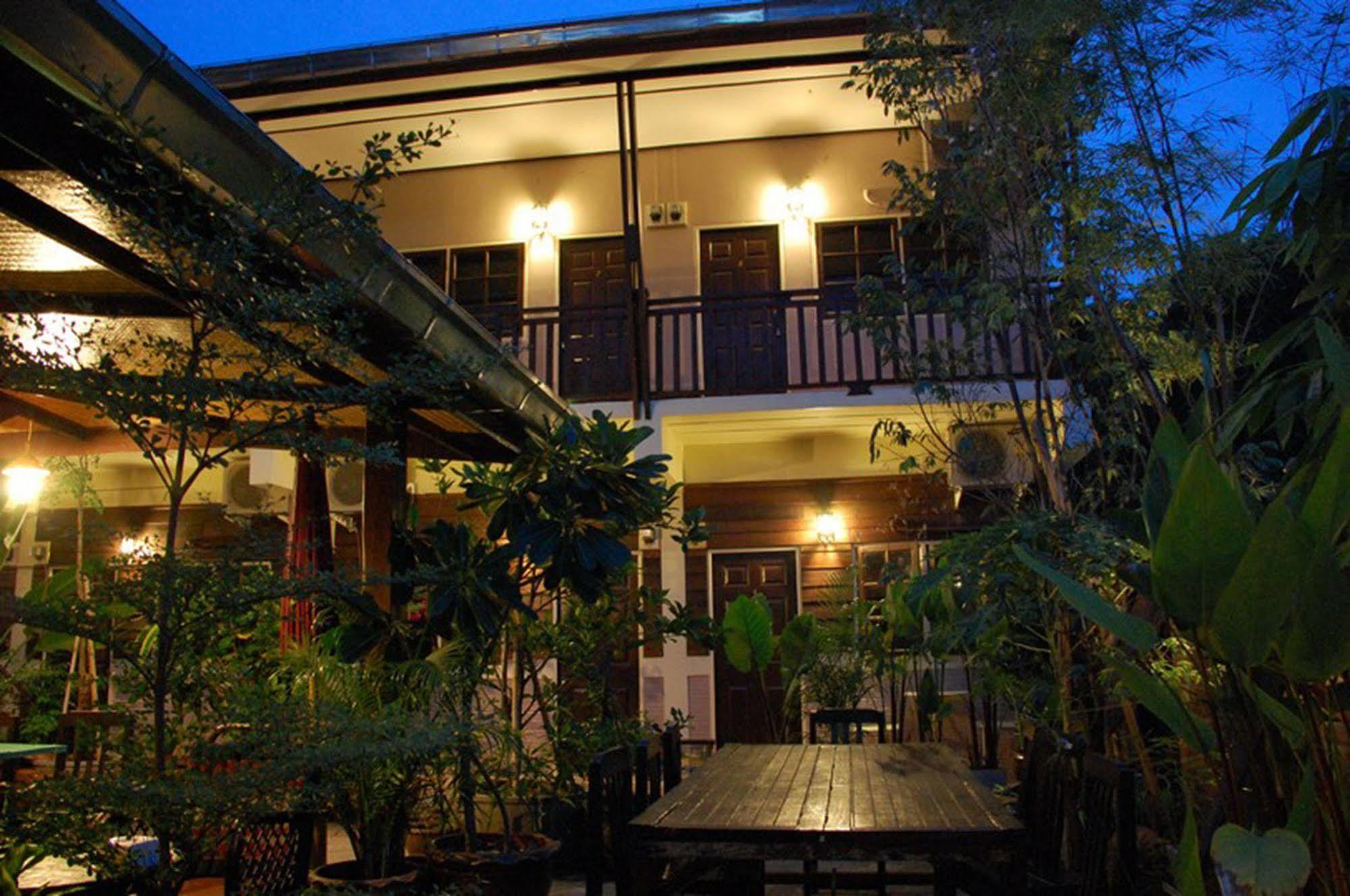 The Outside Inn Ubon Ratchathani Dış mekan fotoğraf