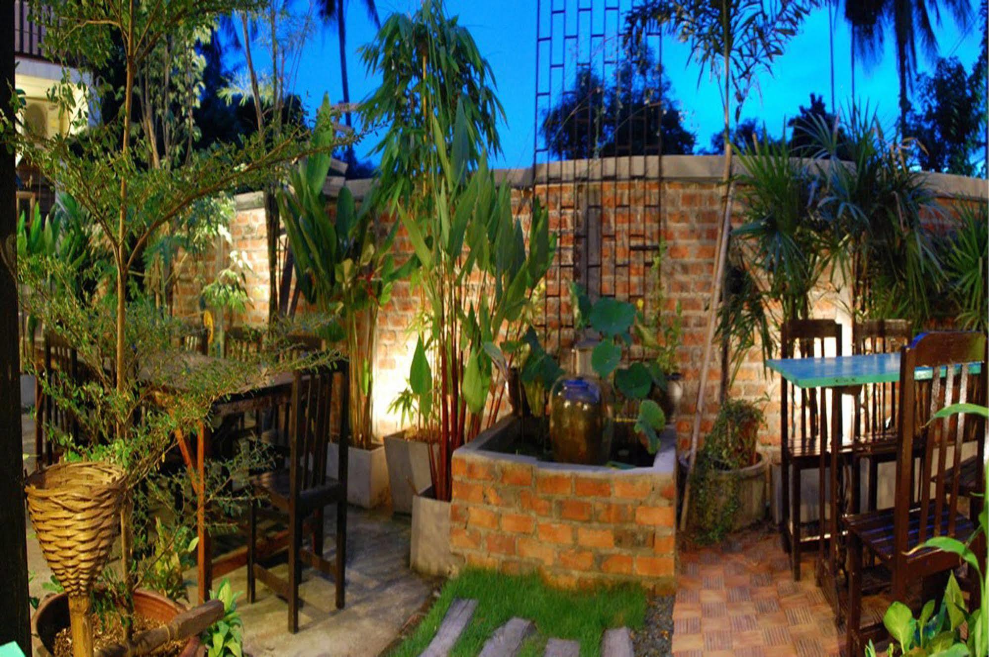 The Outside Inn Ubon Ratchathani Dış mekan fotoğraf