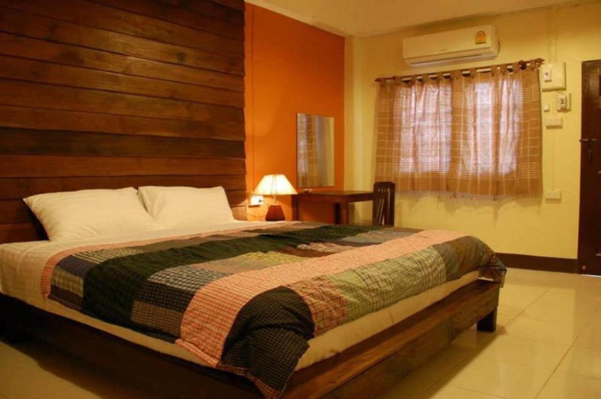 The Outside Inn Ubon Ratchathani Dış mekan fotoğraf