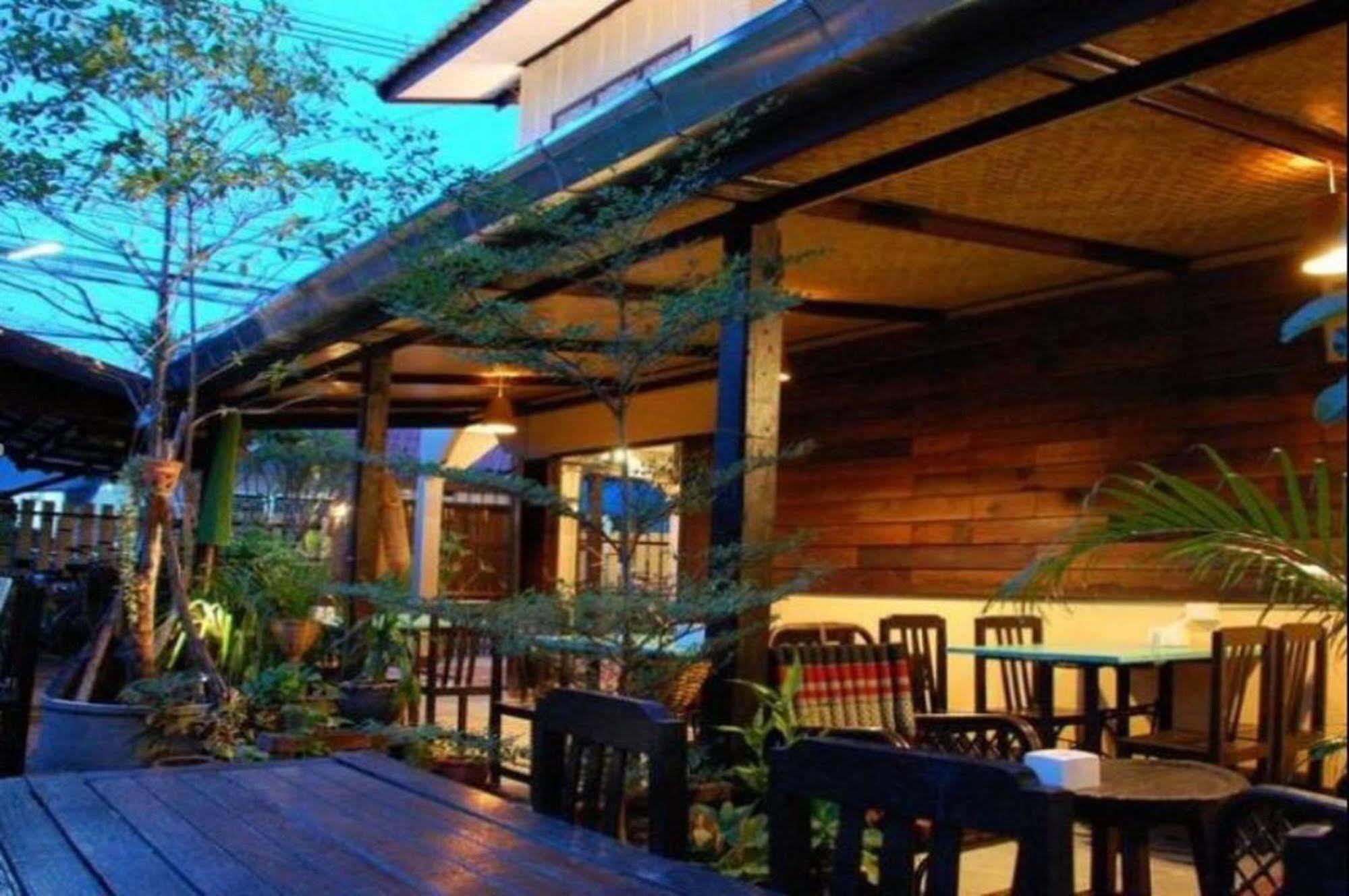 The Outside Inn Ubon Ratchathani Dış mekan fotoğraf